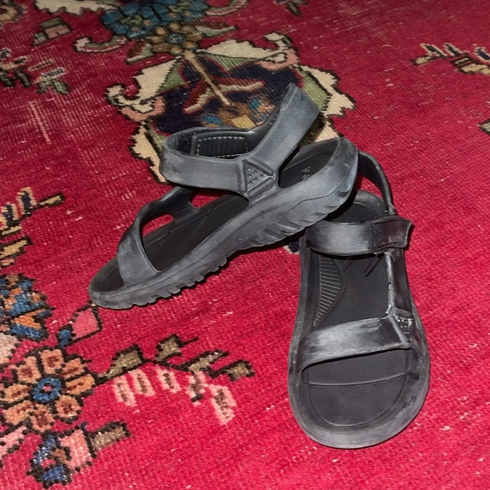 TEVA SANDALS*Beach*Summer*Pool*Boys Girls size 2